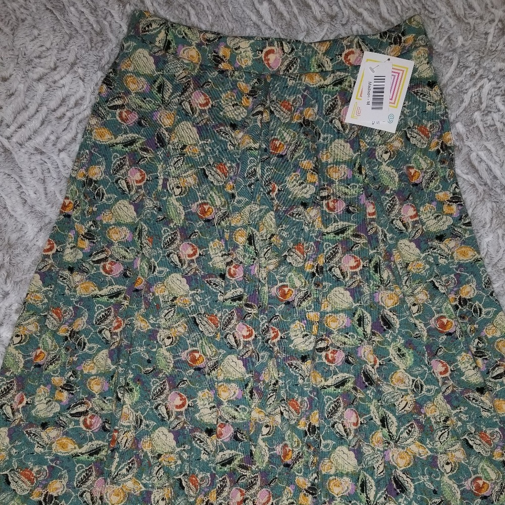 NWT! LulaRoe Medium Madison...with pockets!!